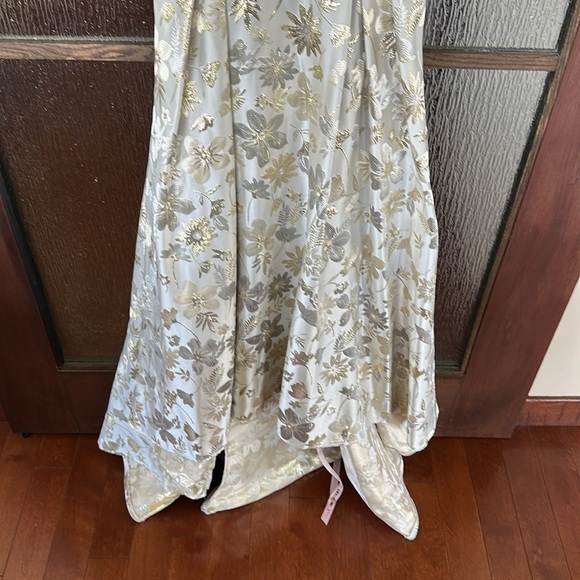 Mac Duggal NEW White Gold Brocade Strapless Golden Floral High Low Gown - Size 6 - Picture 10 of 15